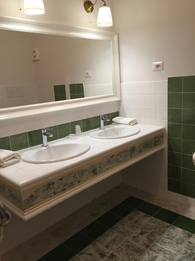 Via Roma 205 Bed & Breakfast ริโอเนโร อิน วุลตูเร ภายนอก รูปภาพ